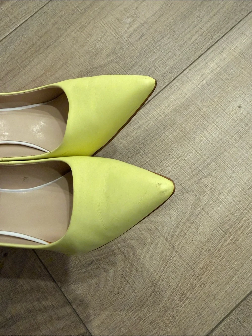 Guess yellow Stiletto Pumps